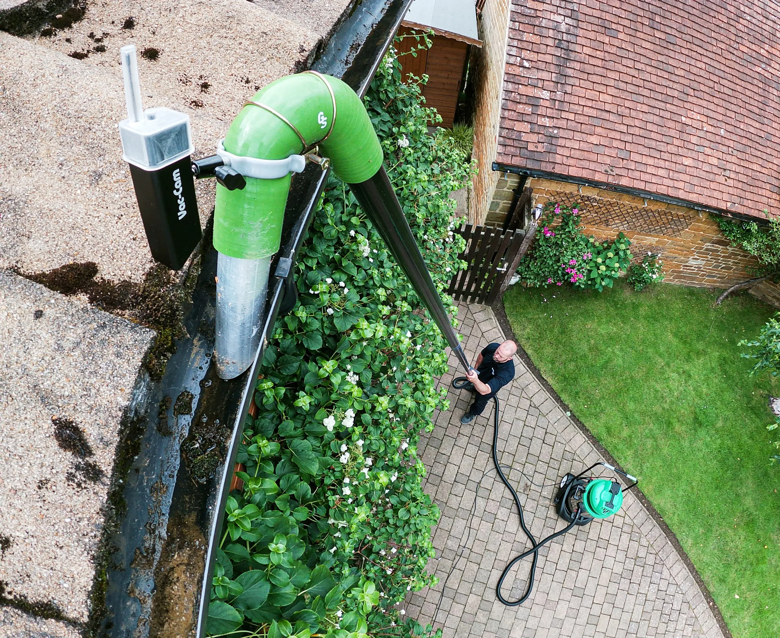 Gutter cleaning with camera